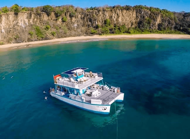 Passeio de Barco em Noronha